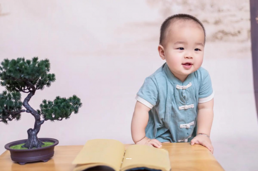 成都宝宝抓耳朵是什么原因